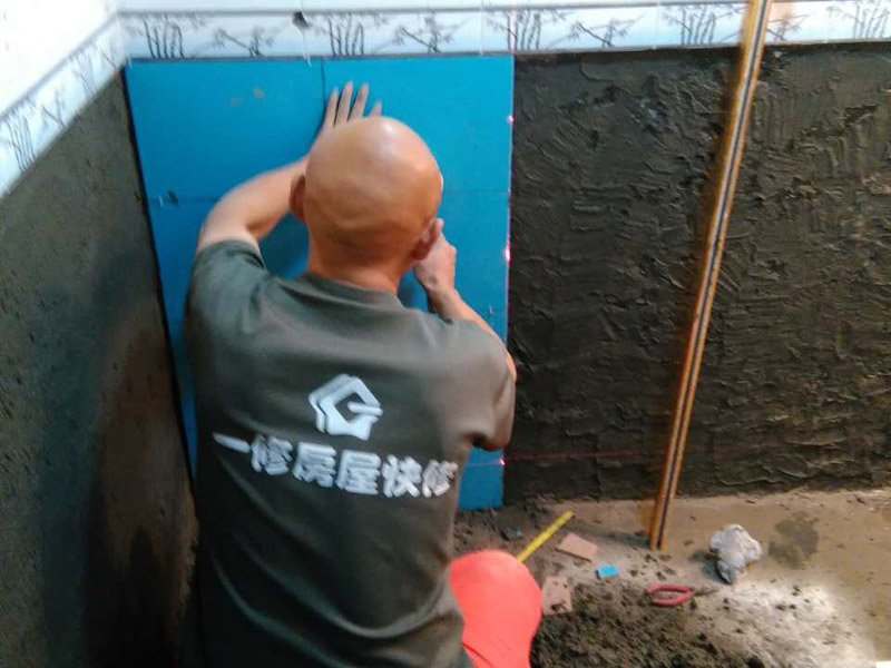 空鼓瓷磚修補(bǔ)，瓷磚中部空鼓需撬磚重鋪