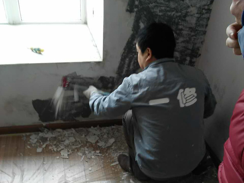 刮膩?zhàn)佣嗌馘X(qián)一平米？裝修油漆刮膩?zhàn)佣? style=