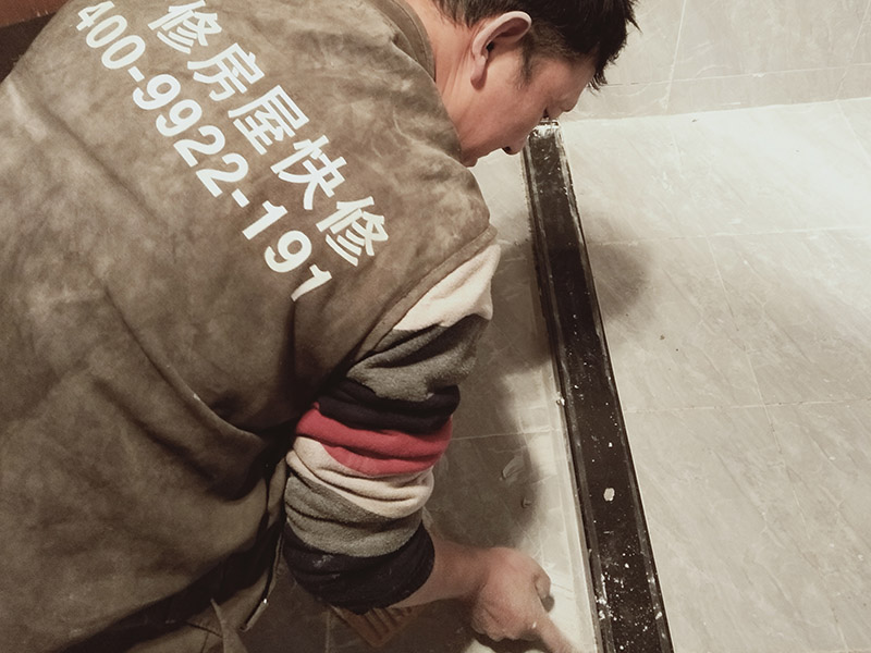 衛(wèi)生間滲水不傷瓷磚修補(bǔ)方式，衛(wèi)生間固