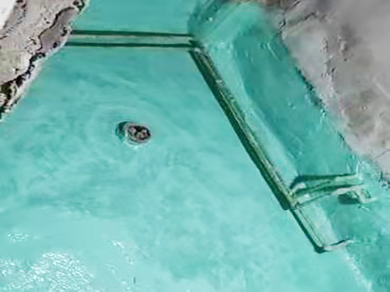 老房衛(wèi)生間水管漏水，衛(wèi)生間暗管從墻里